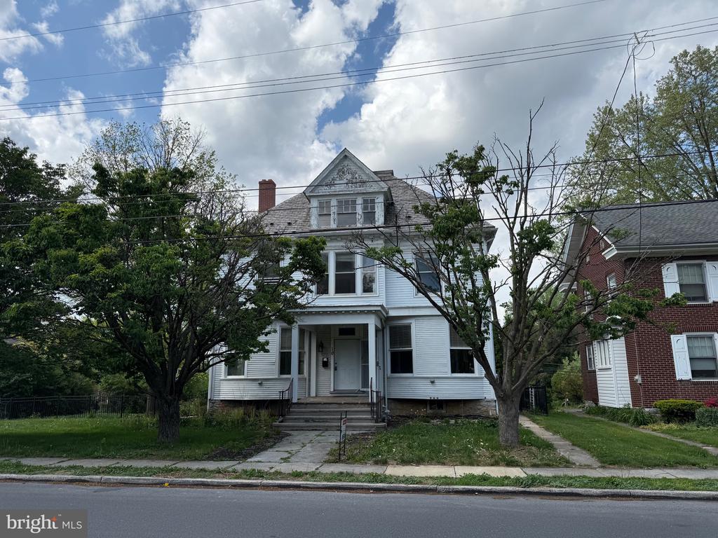 103 E Walnut St