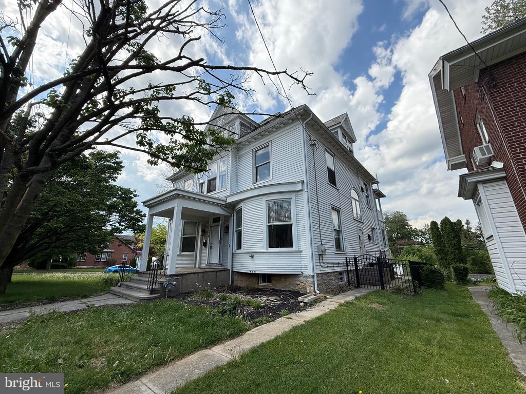 103 E Walnut St