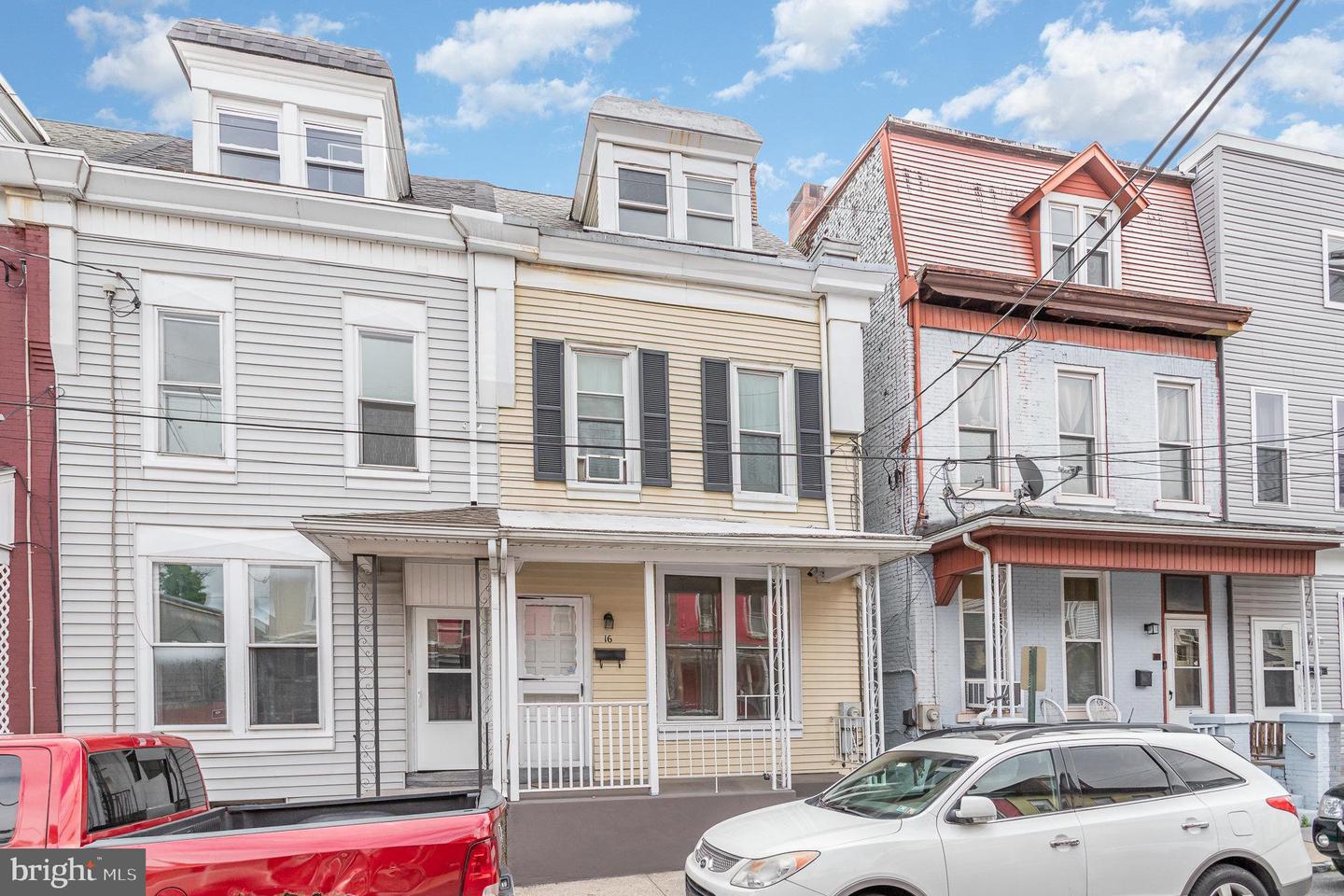 16 S 11th St