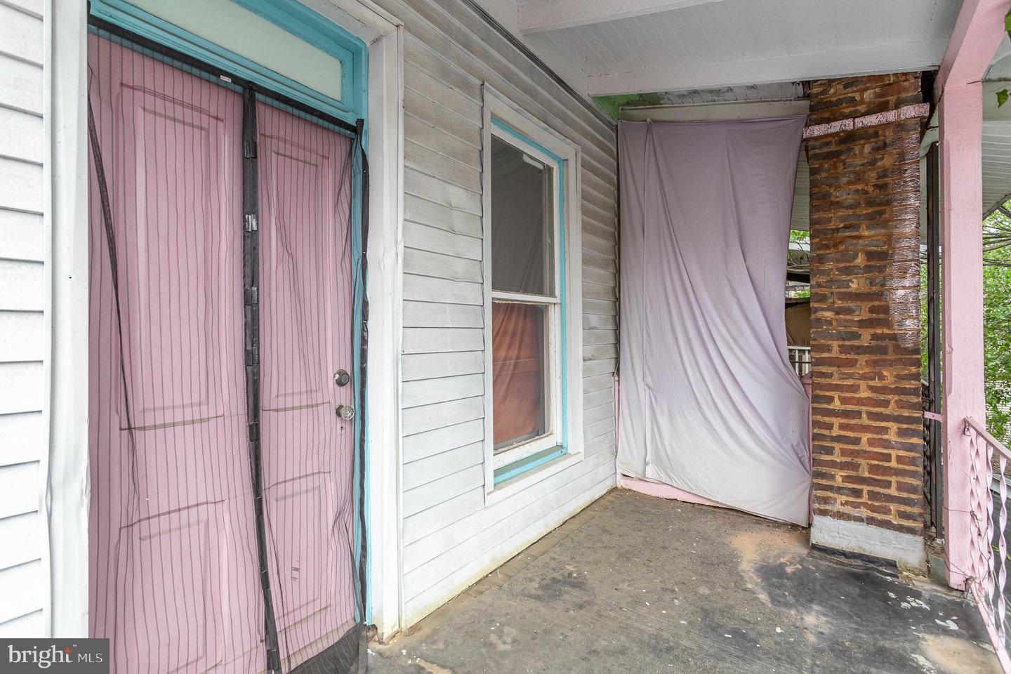 16 S 11th St