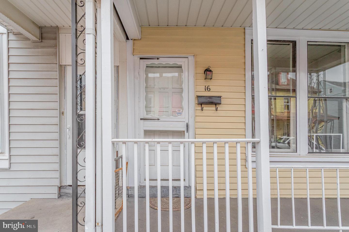 16 S 11th St