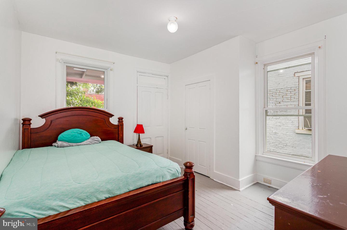 16 S 11th St