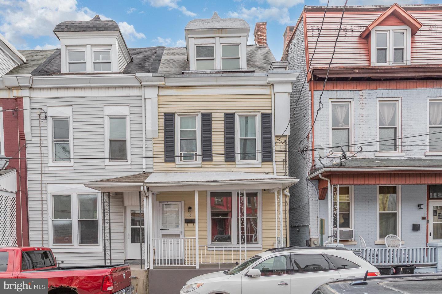 16 S 11th St