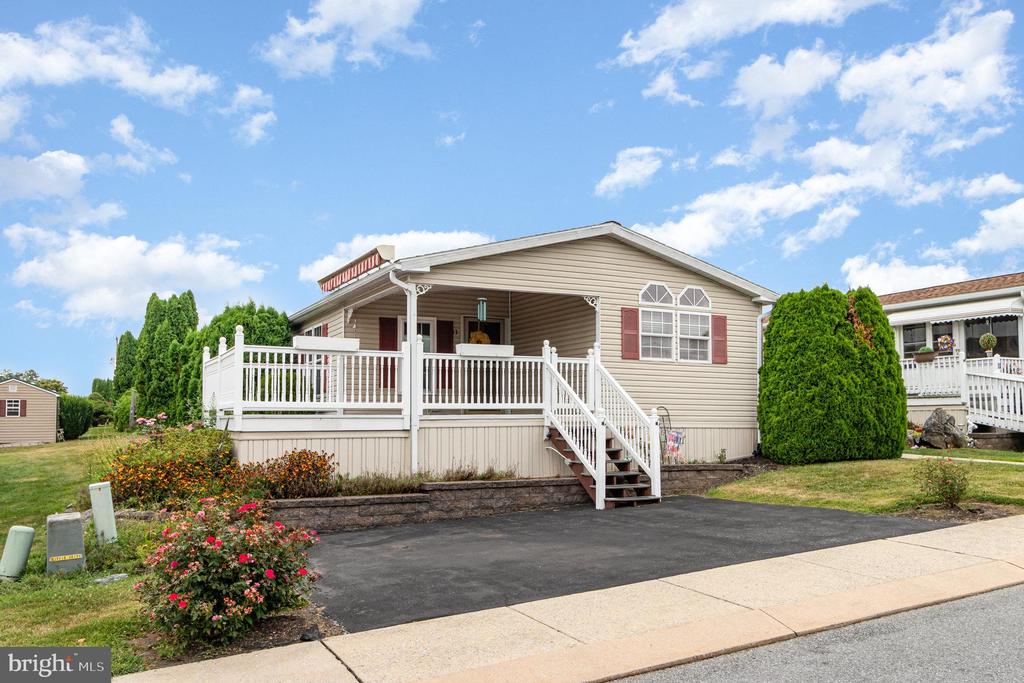 13 Elizabeth Ave