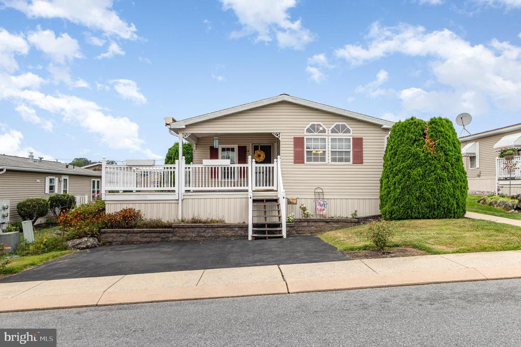 13 Elizabeth Ave
