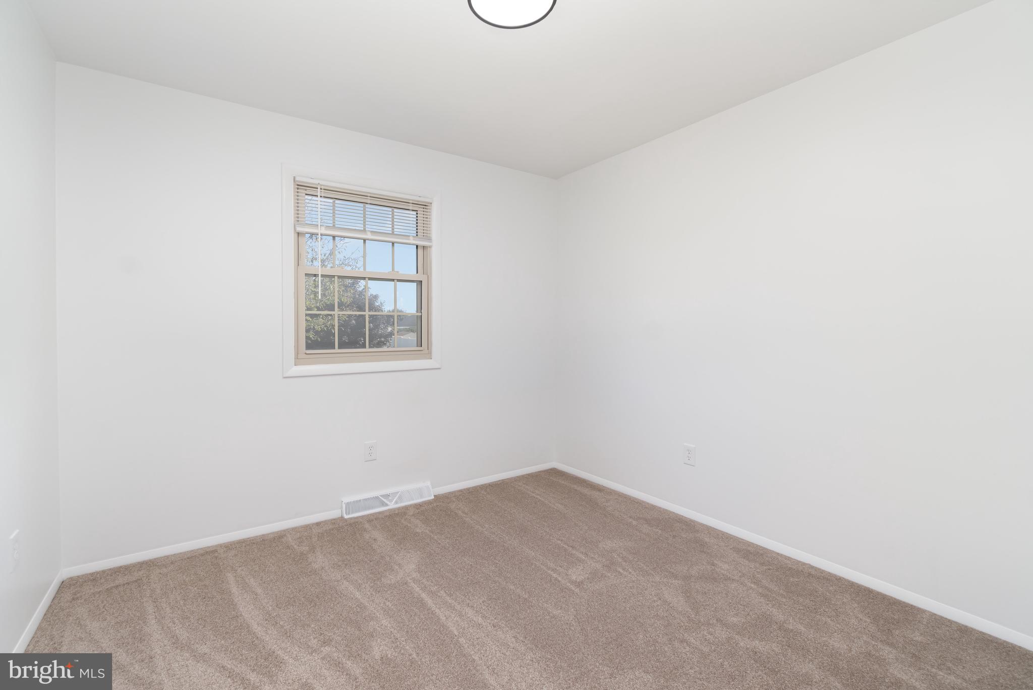 810 OAK LANE