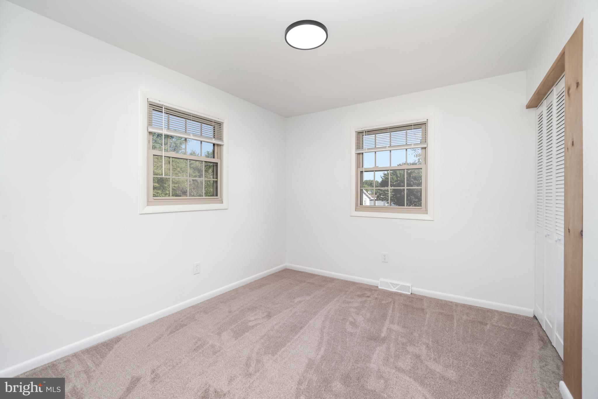 810 OAK LANE