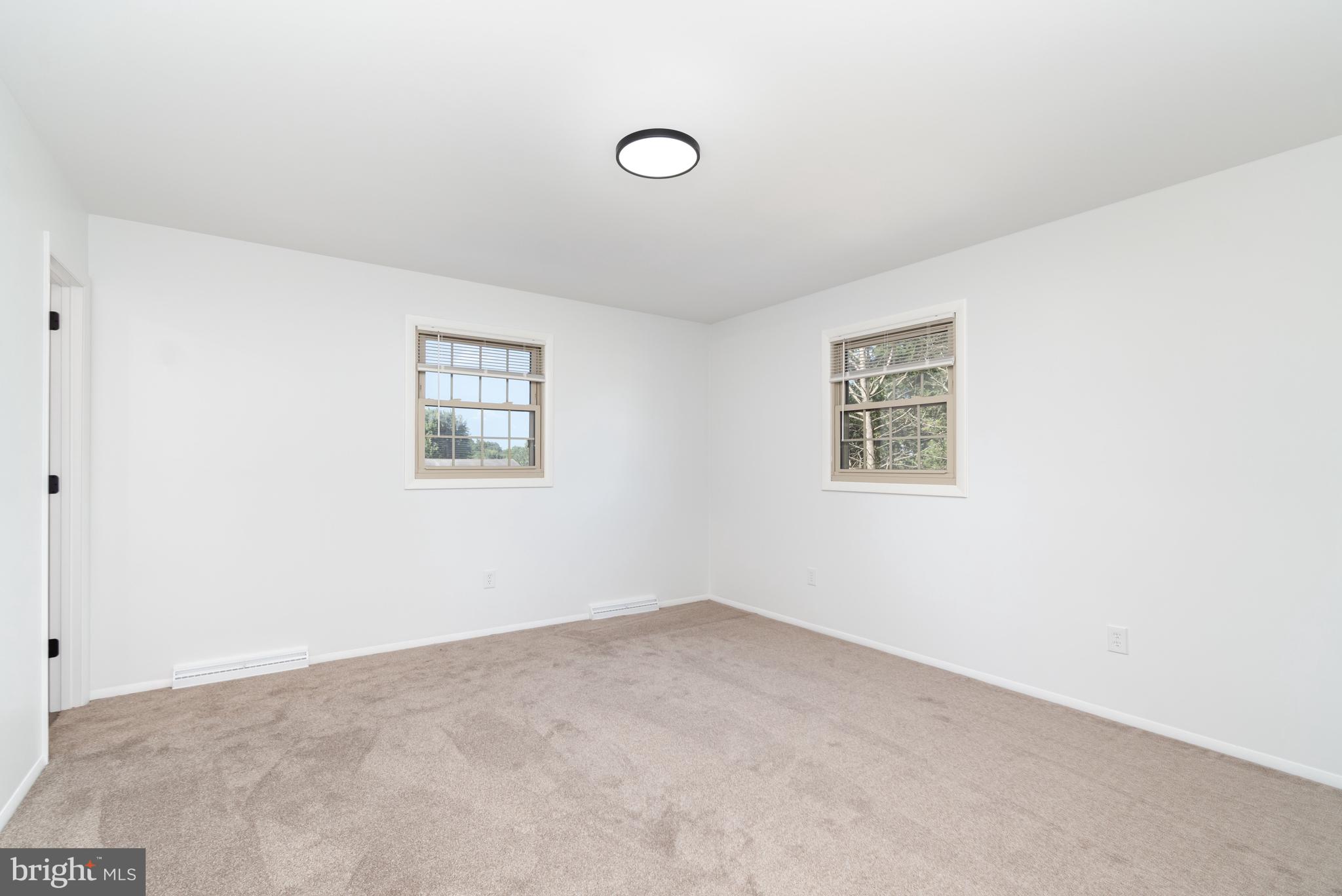 810 OAK LANE