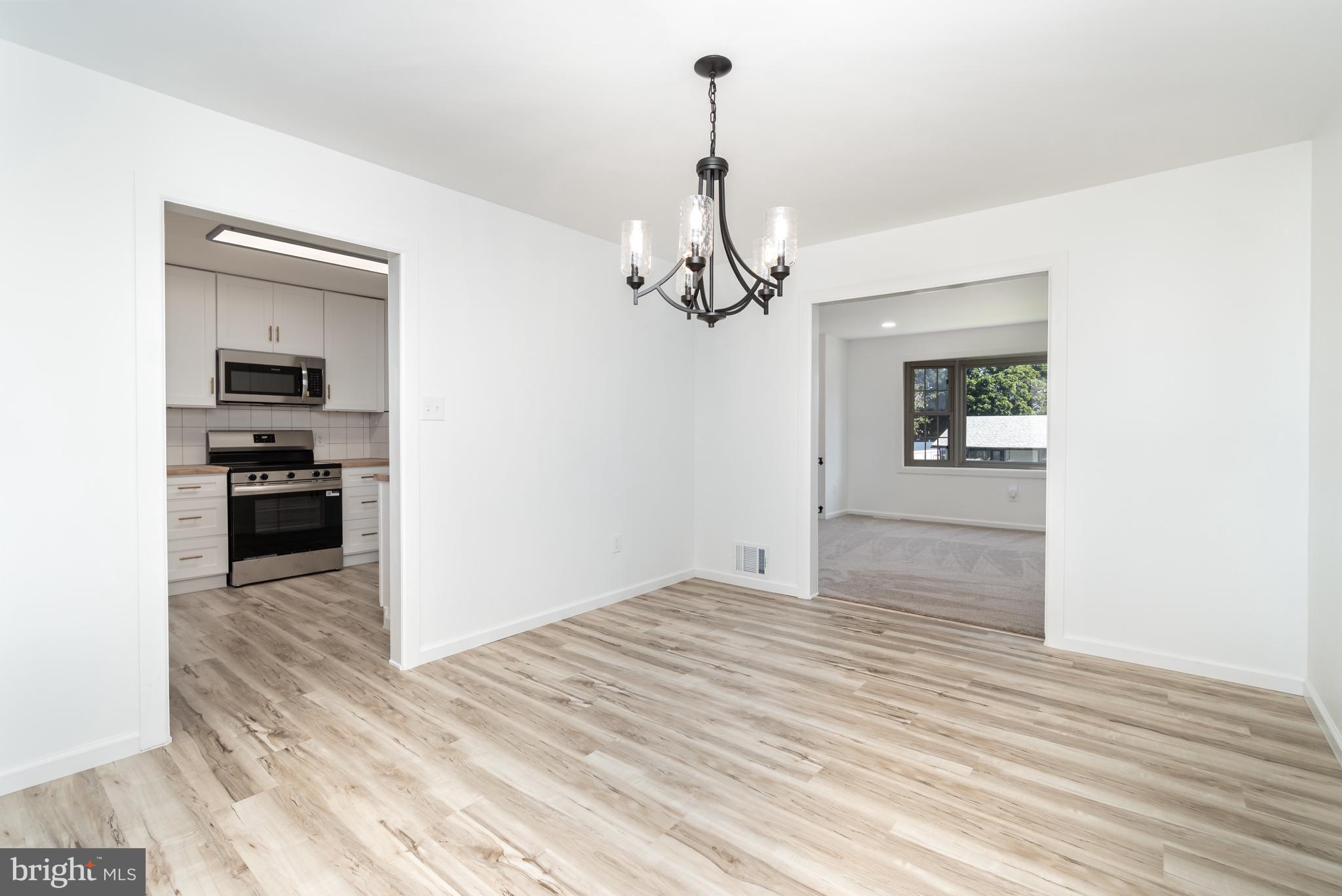 810 OAK LANE