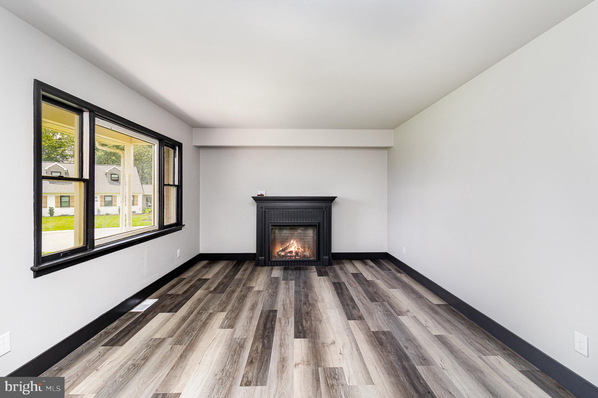 929 SYCAMORE LANE