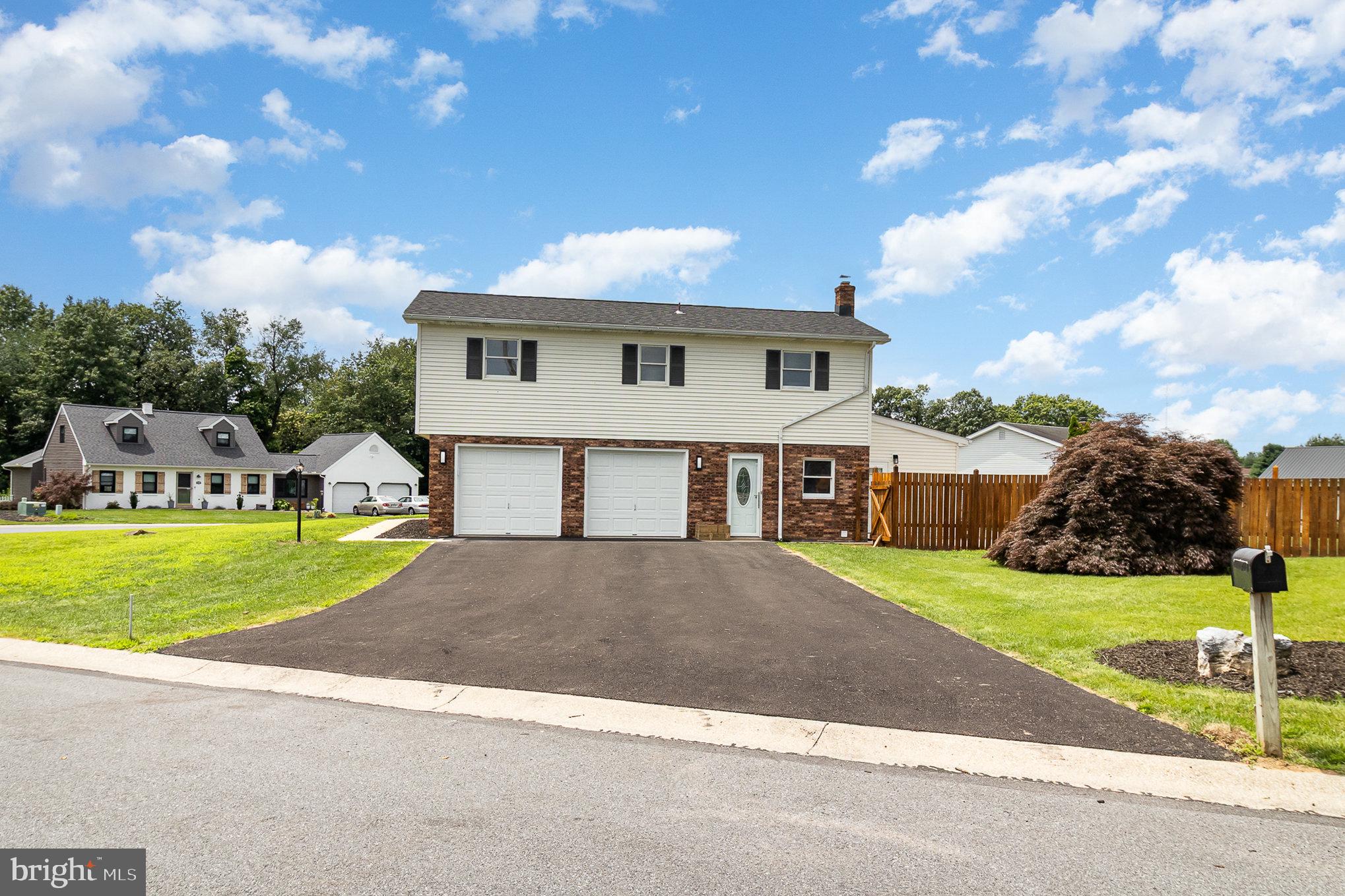 929 SYCAMORE LANE