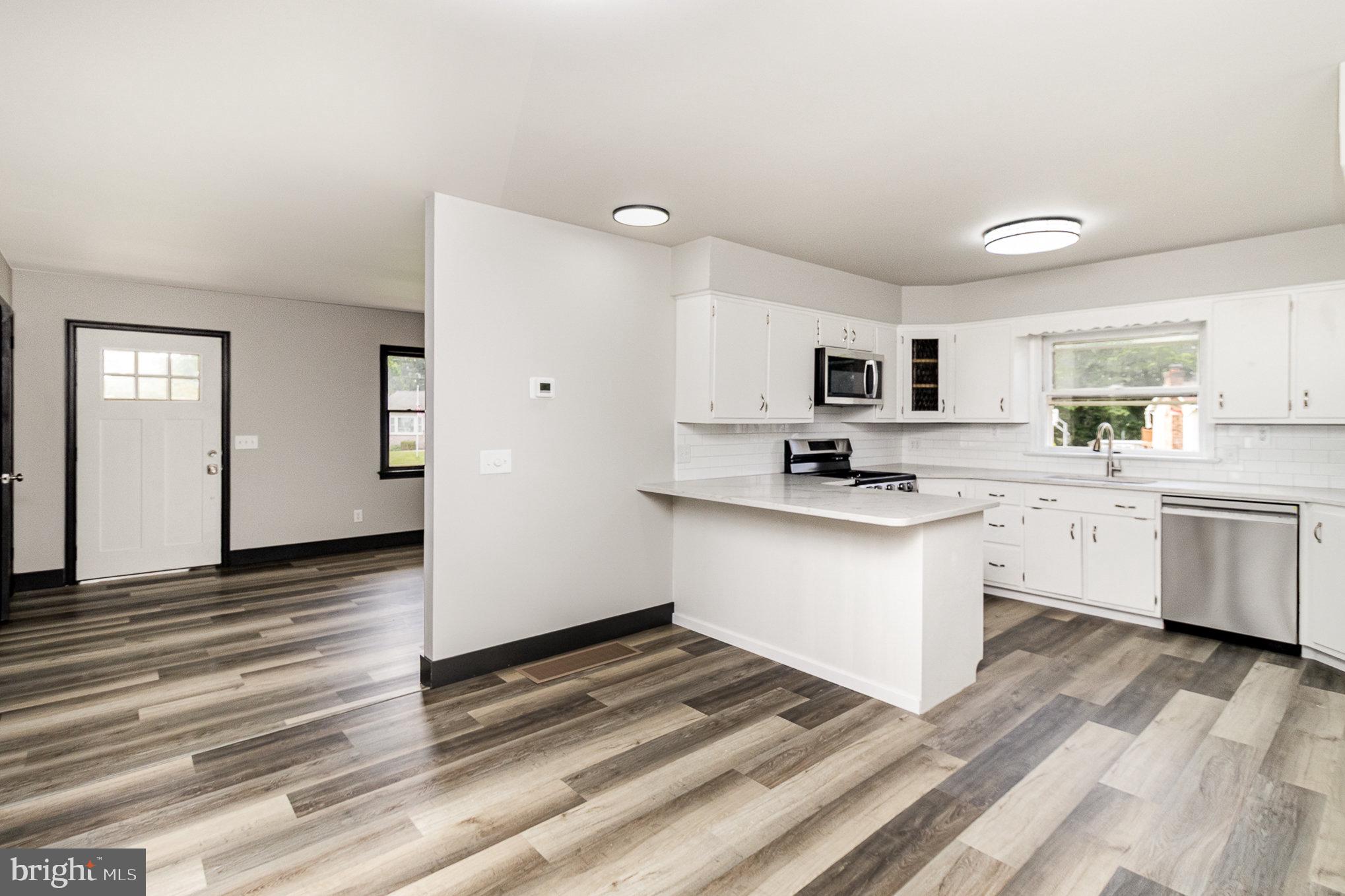 929 SYCAMORE LANE