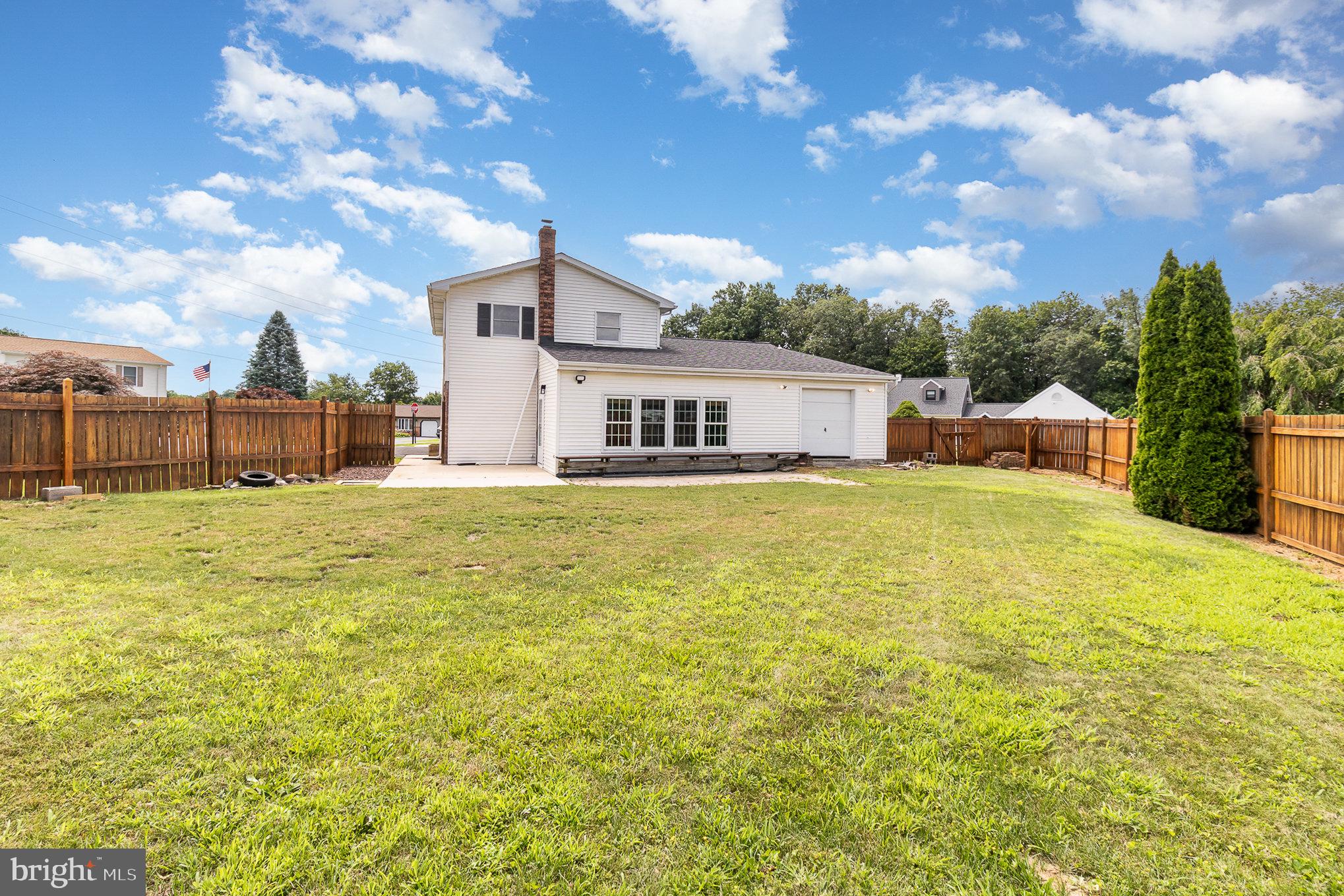 929 SYCAMORE LANE