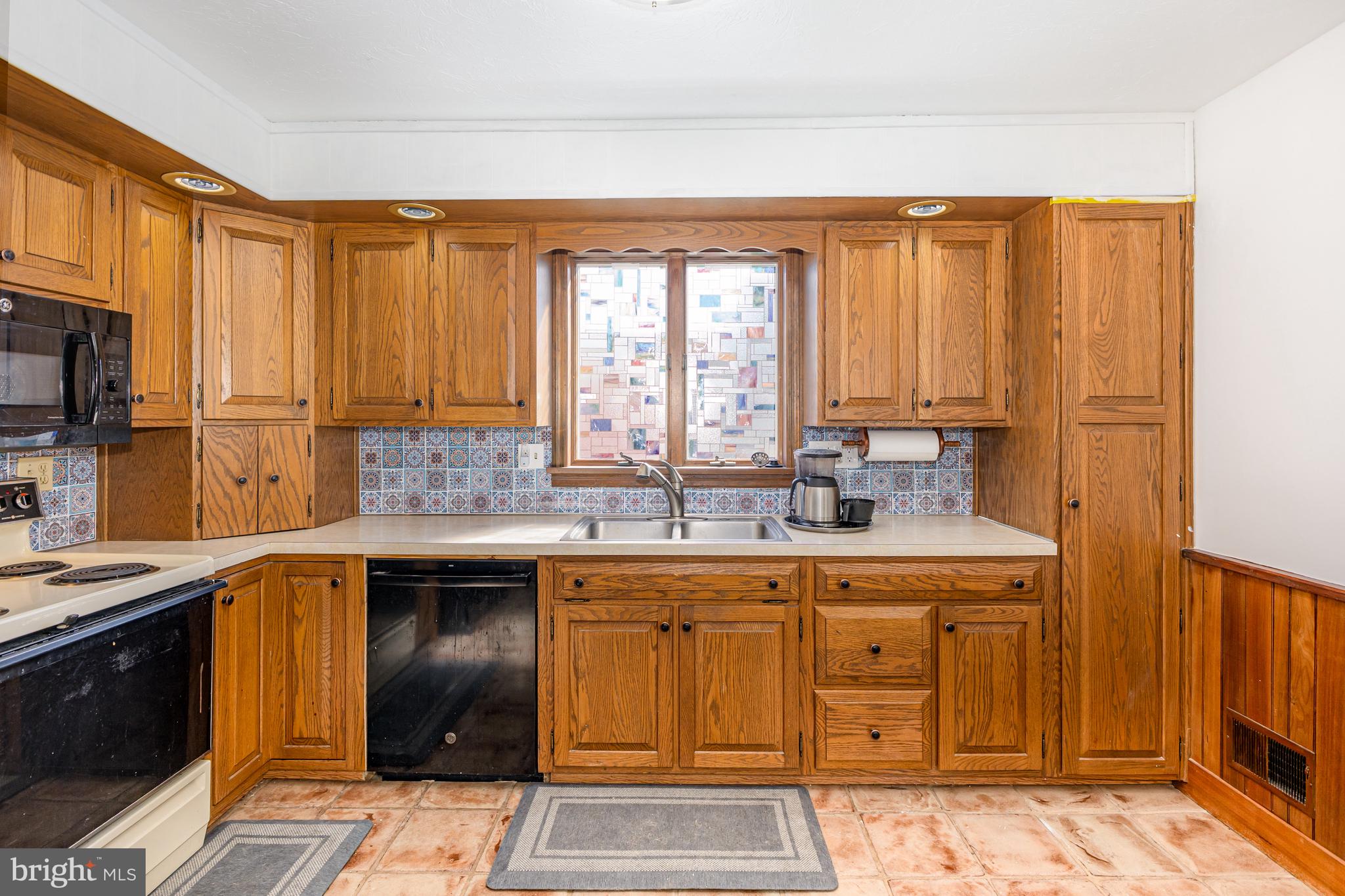 732 E GUILFORD STREET