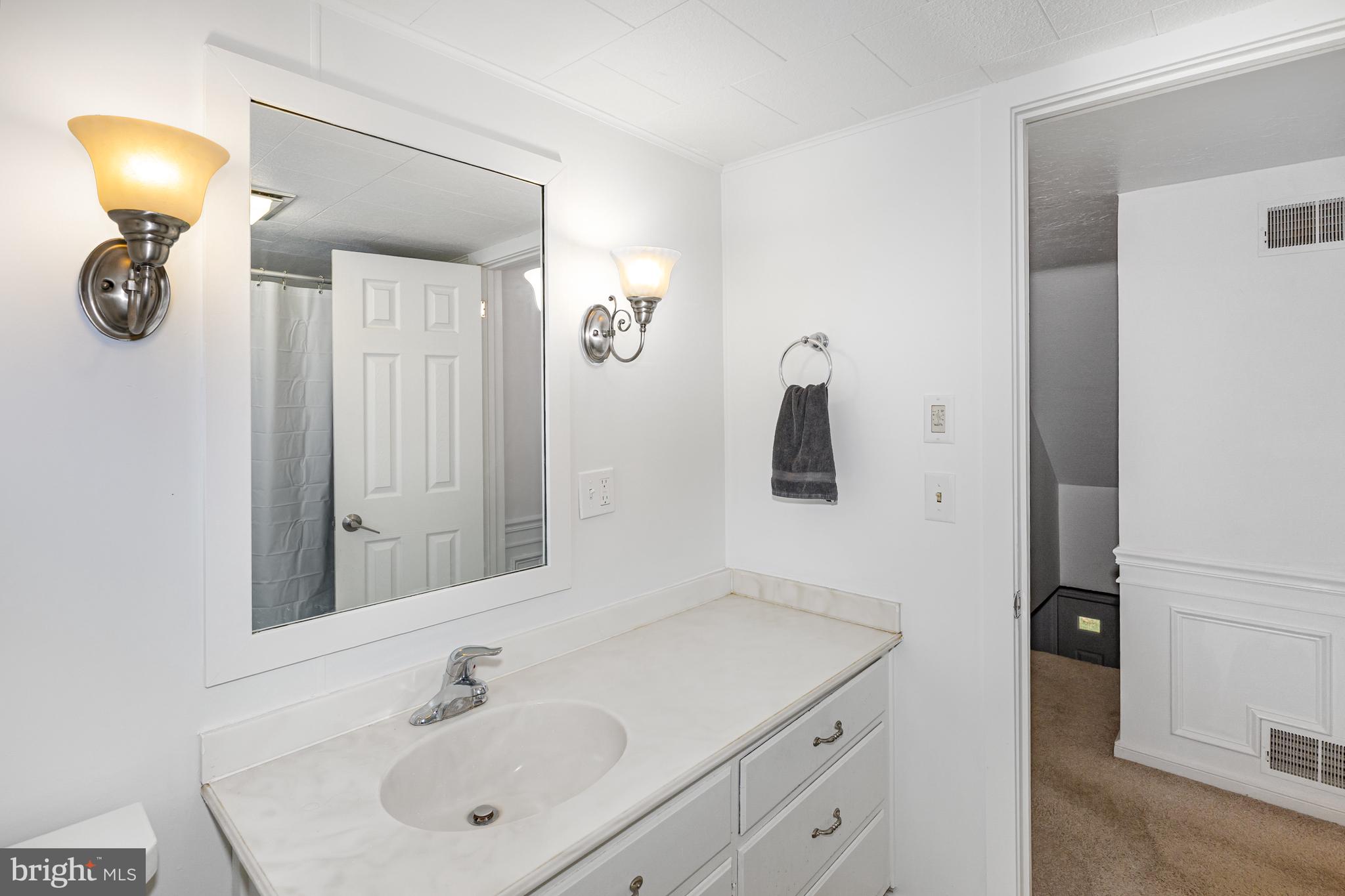 732 E GUILFORD STREET