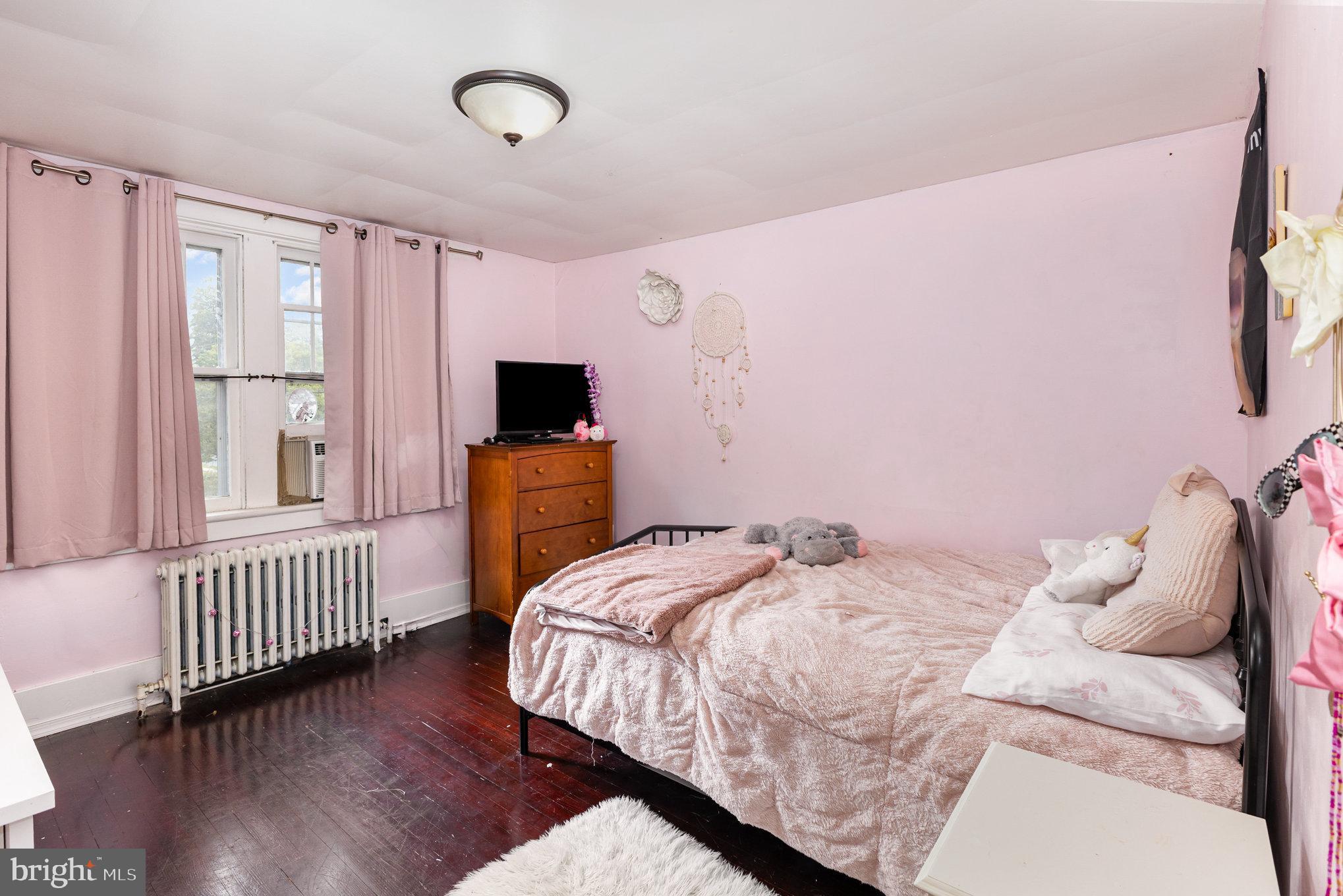 19 E WALNUT STREET