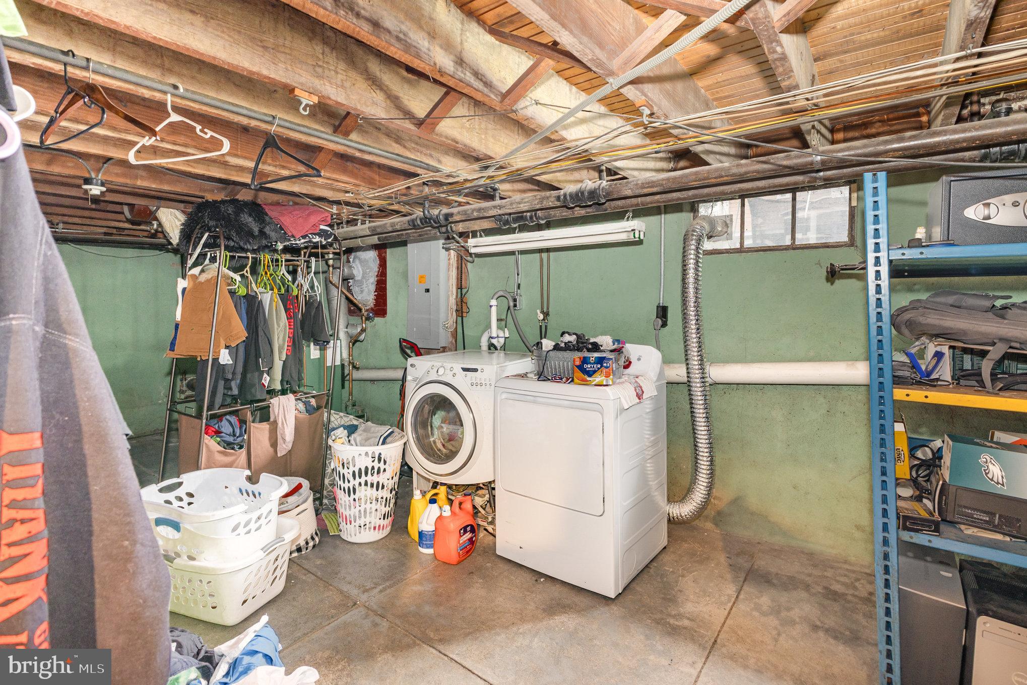 19 E WALNUT STREET