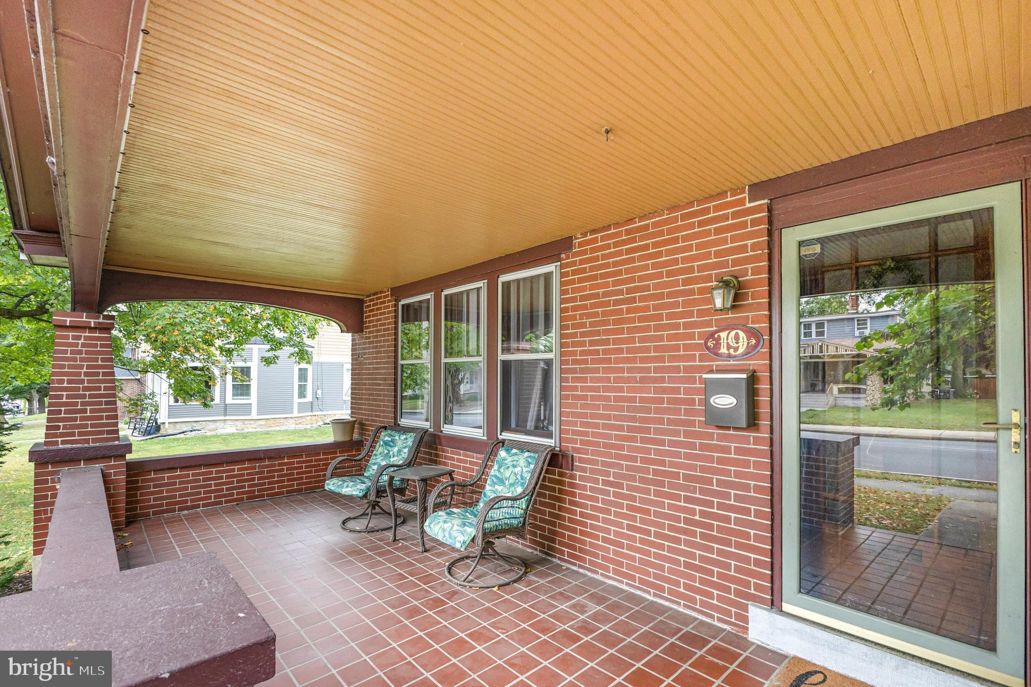 19 E WALNUT STREET