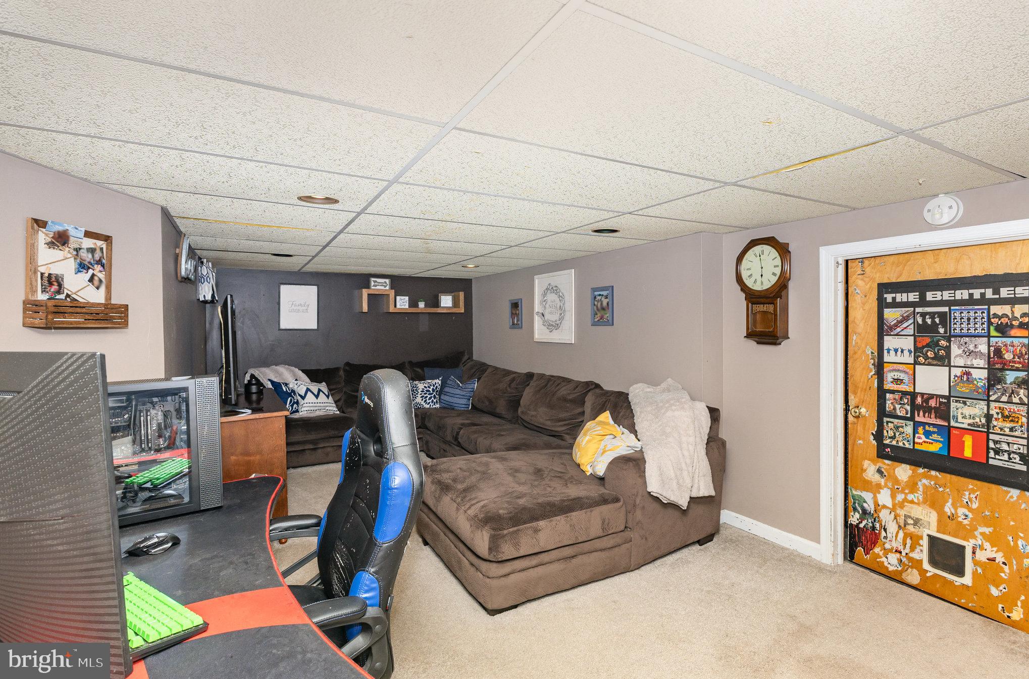 19 E WALNUT STREET