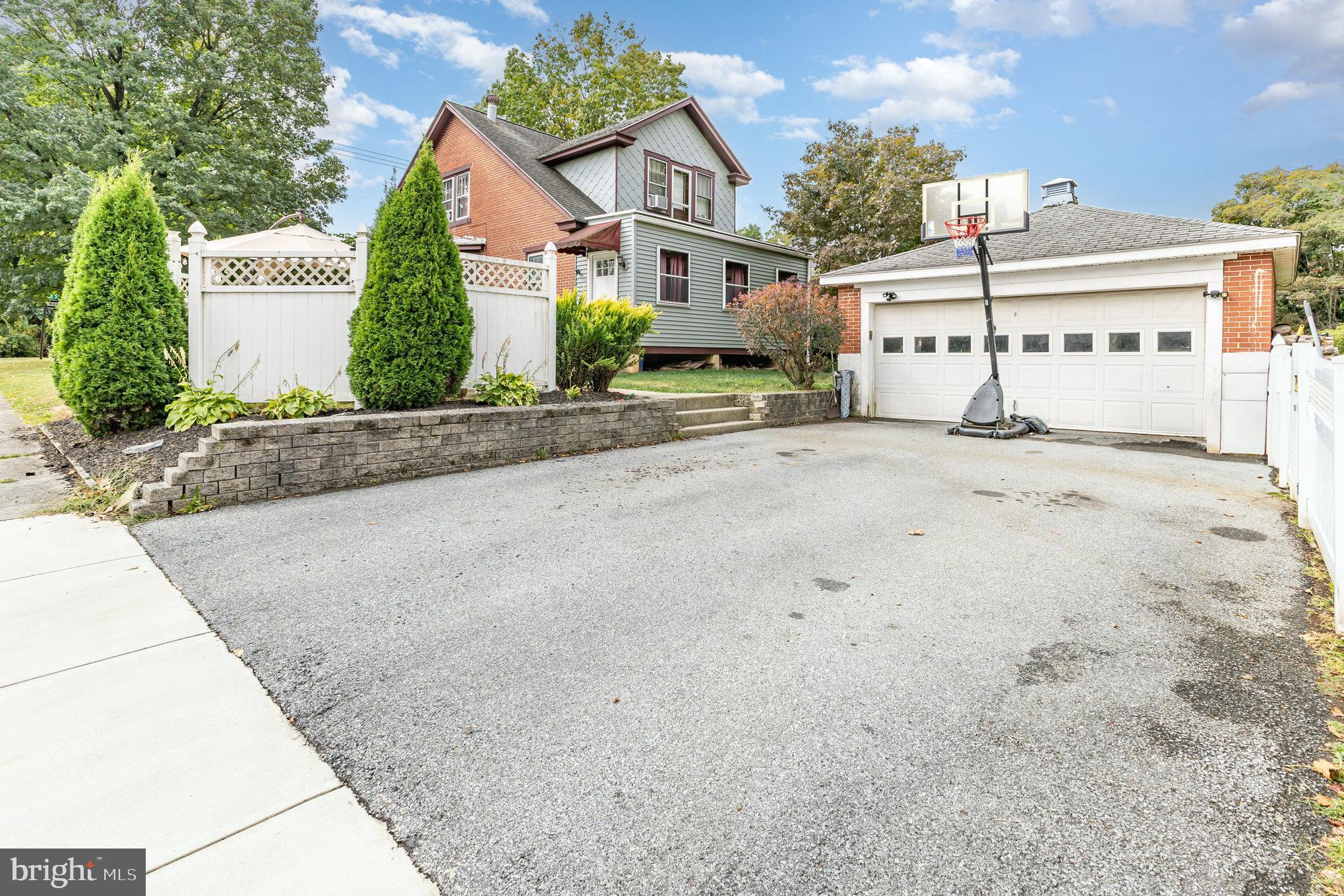 19 E WALNUT STREET