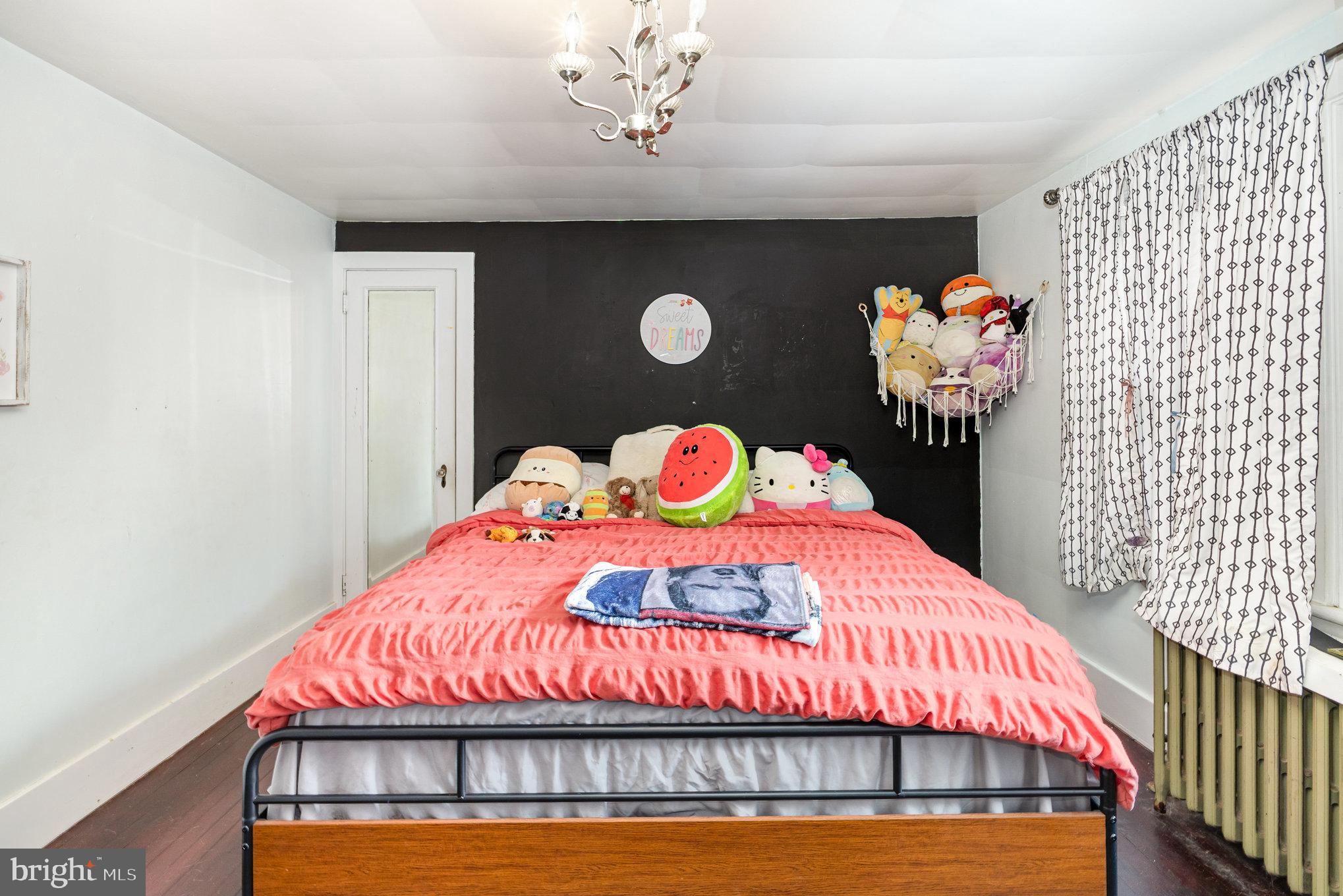 19 E WALNUT STREET