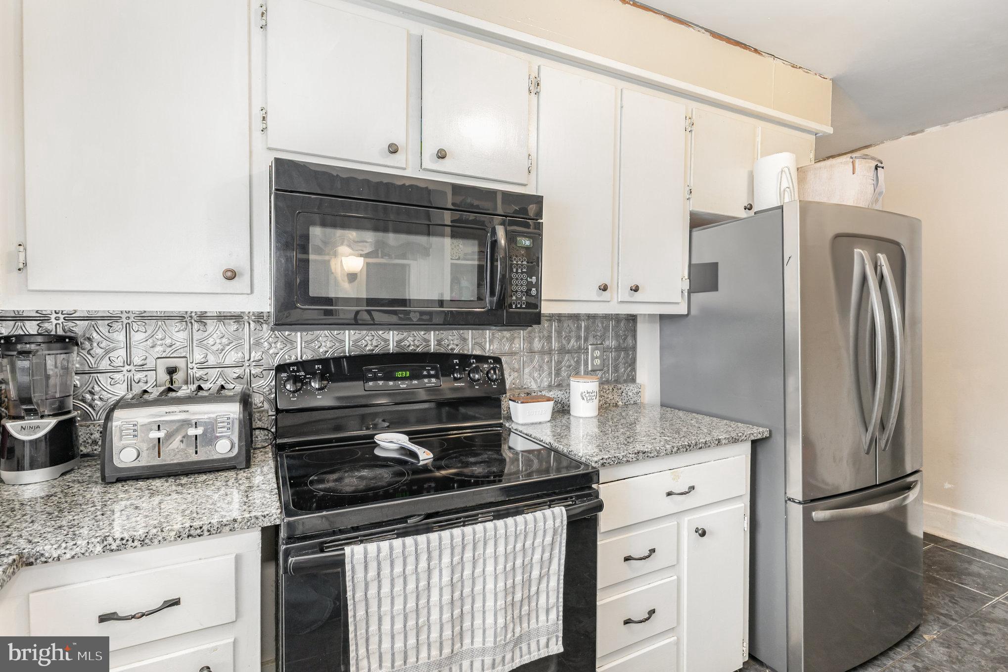19 E WALNUT STREET