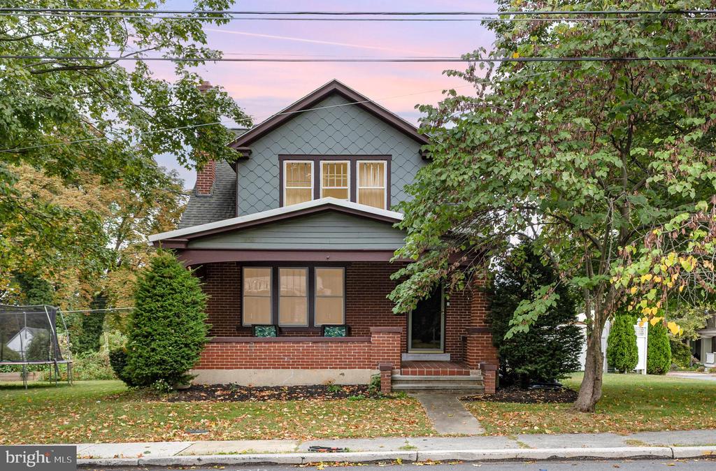 19 E WALNUT STREET