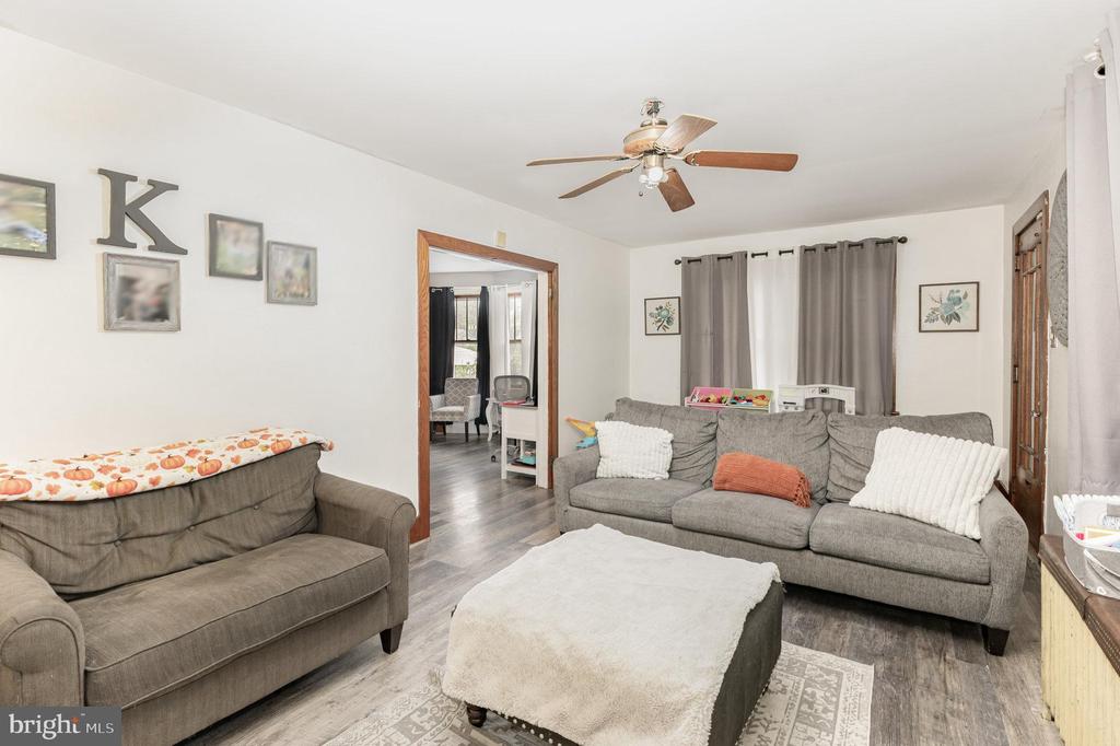 19 E WALNUT STREET