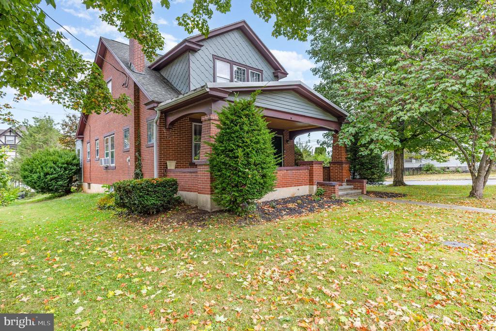 19 E WALNUT STREET