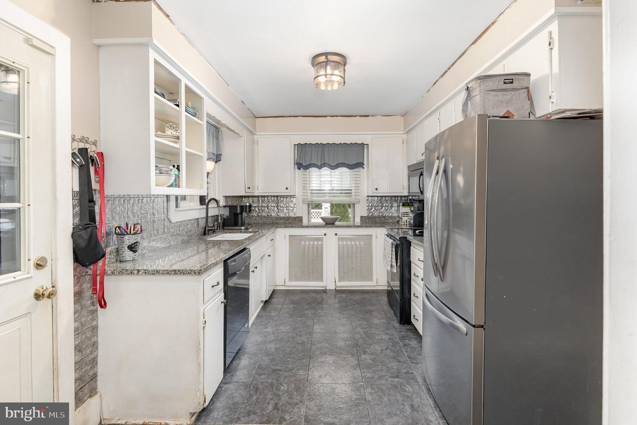 19 E WALNUT STREET