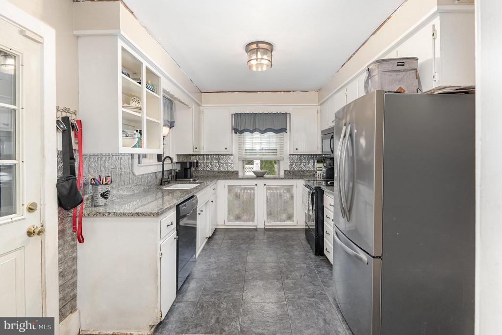 19 E WALNUT STREET
