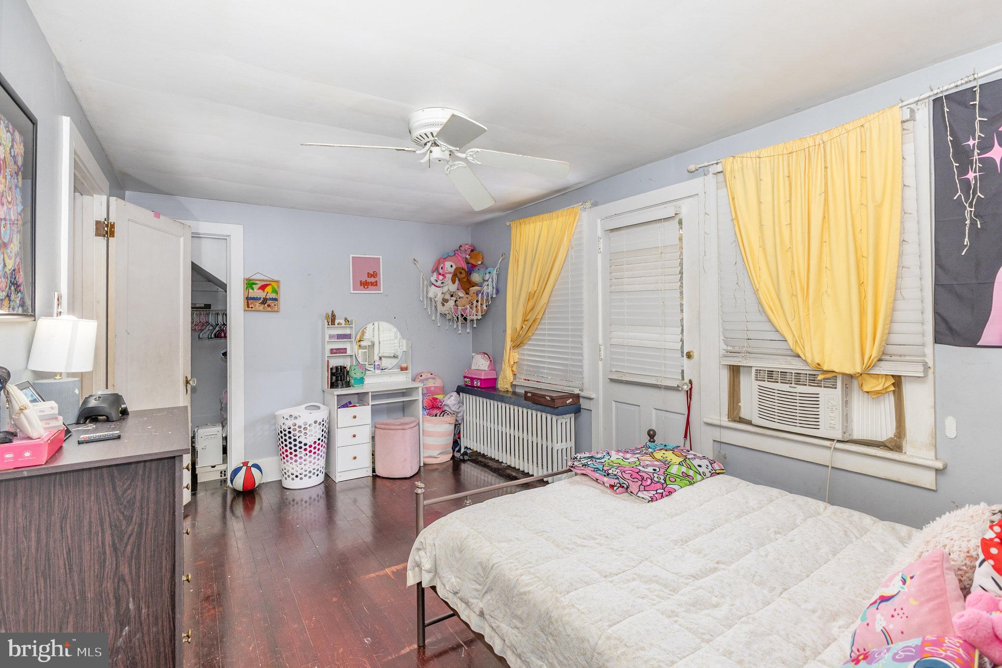 19 E WALNUT STREET