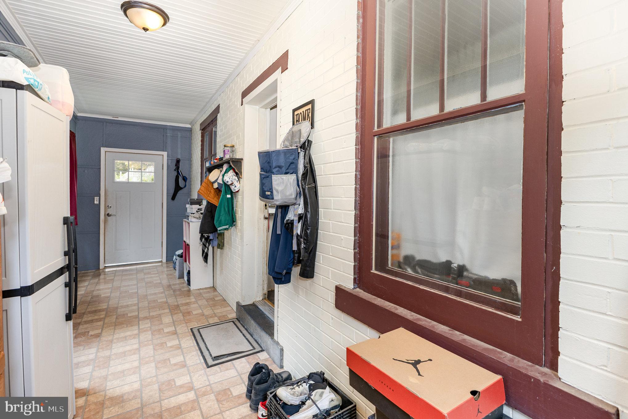 19 E WALNUT STREET