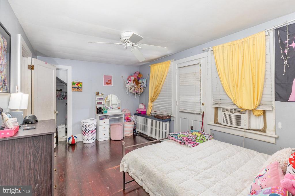 19 E WALNUT STREET