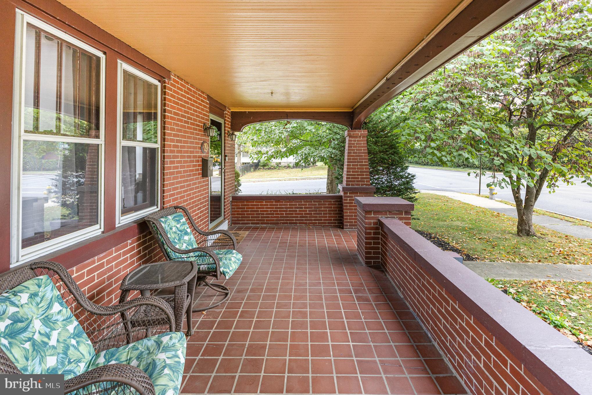 19 E WALNUT STREET