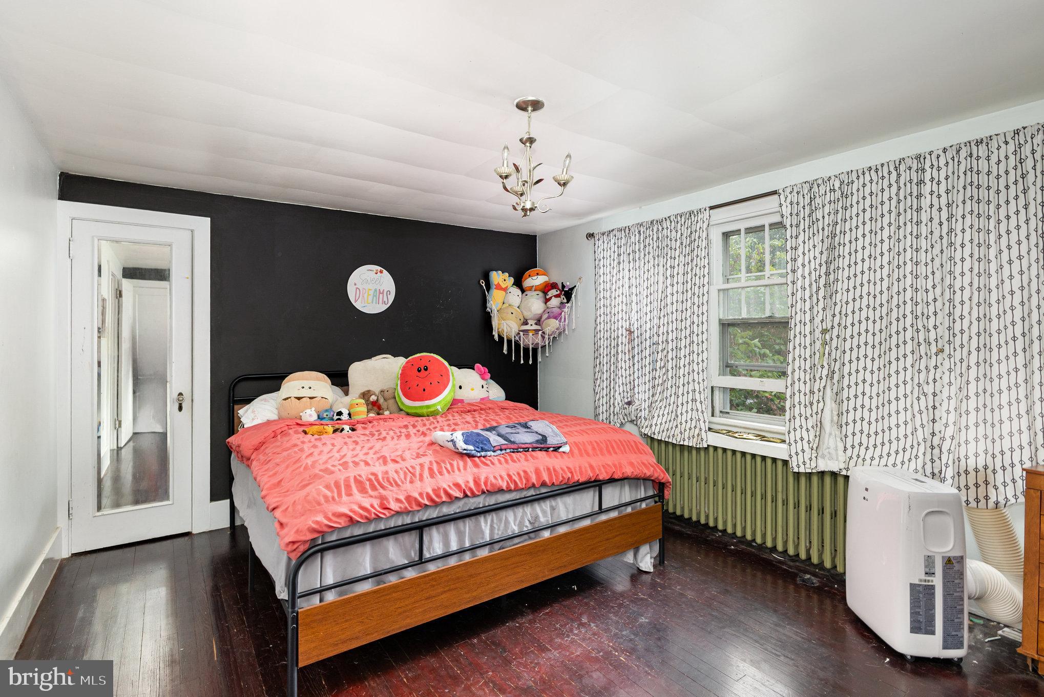 19 E WALNUT STREET