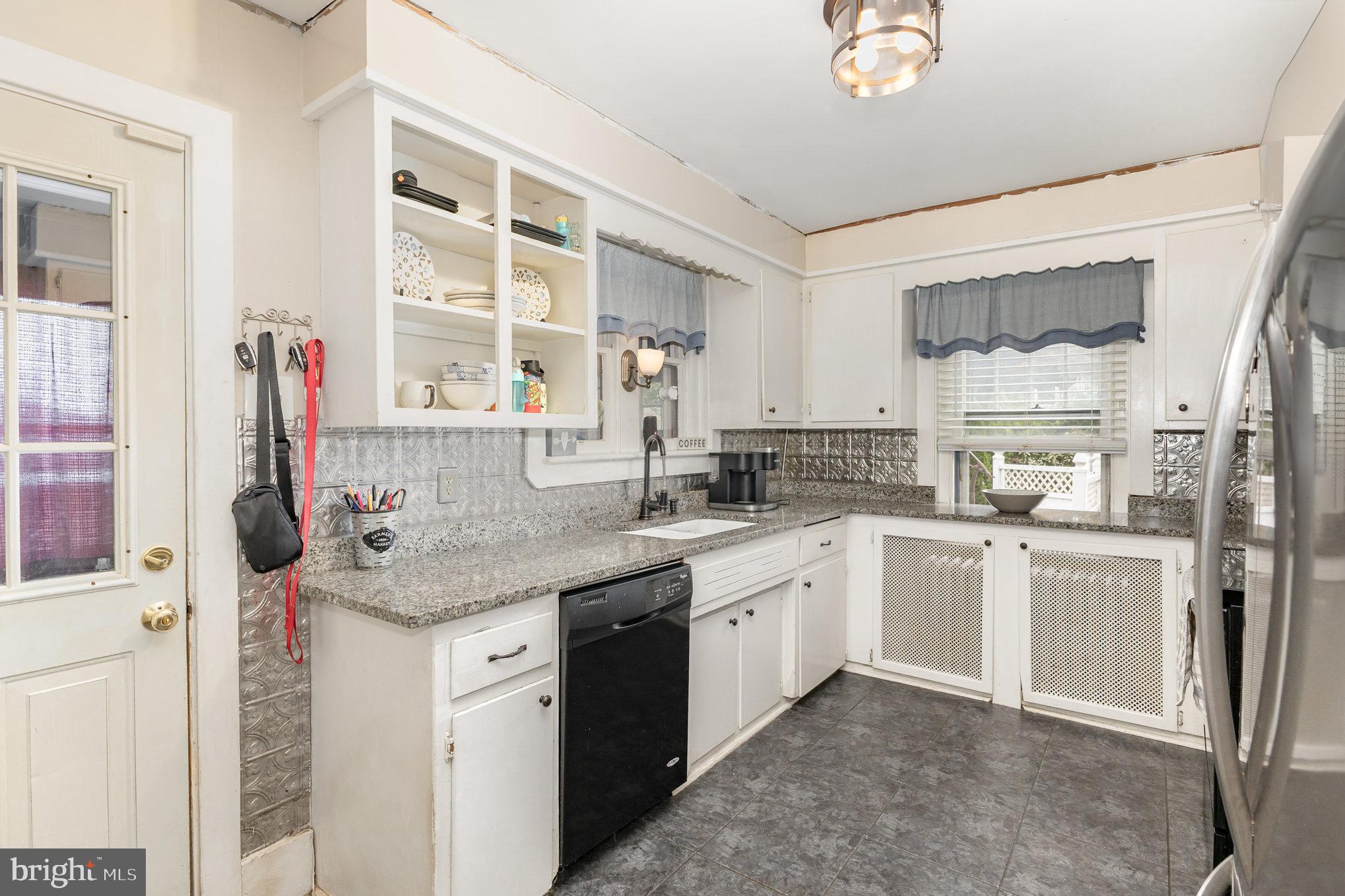 19 E WALNUT STREET