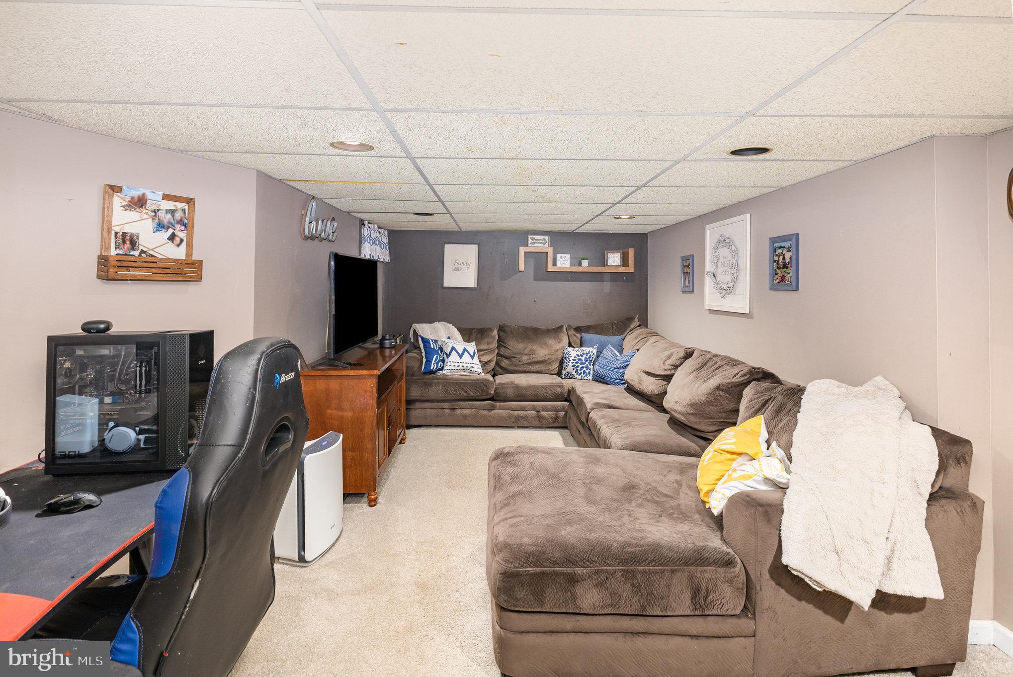 19 E WALNUT STREET