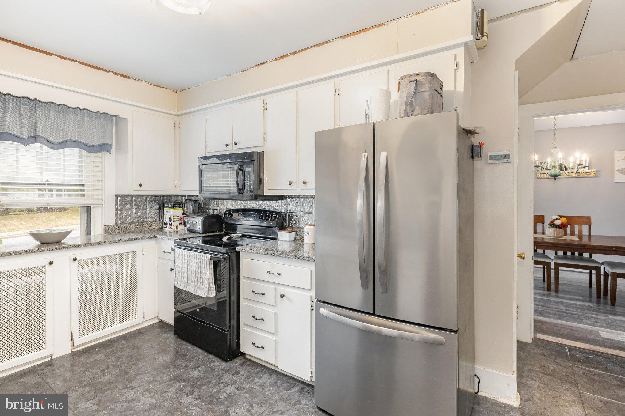 19 E WALNUT STREET