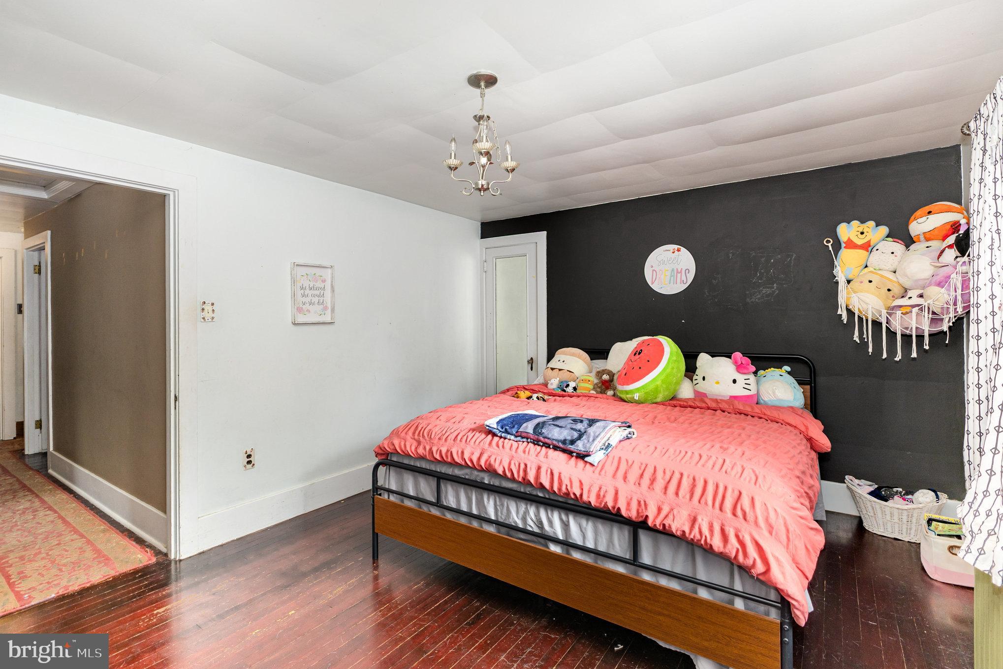 19 E WALNUT STREET