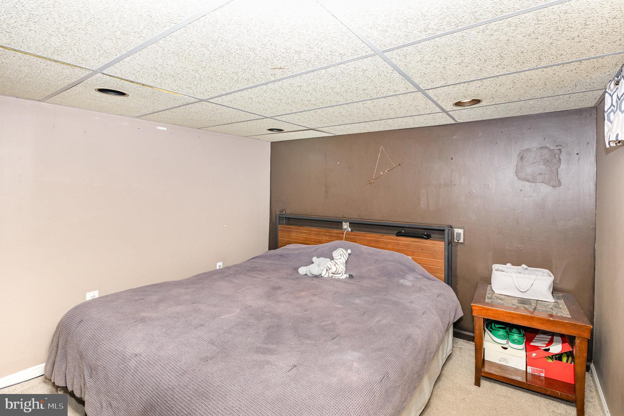 19 E WALNUT STREET