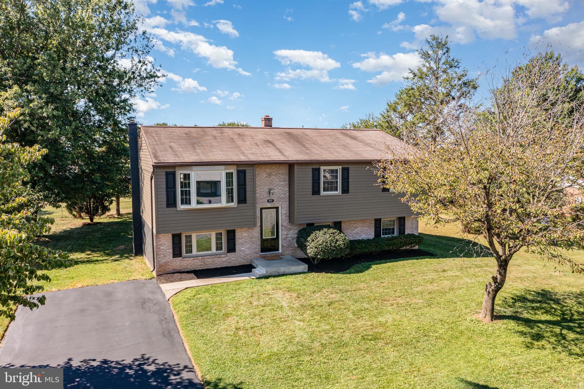 810 OAK LANE