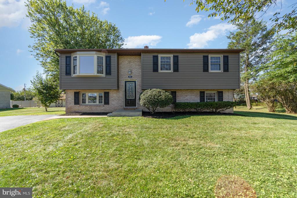 810 OAK LANE