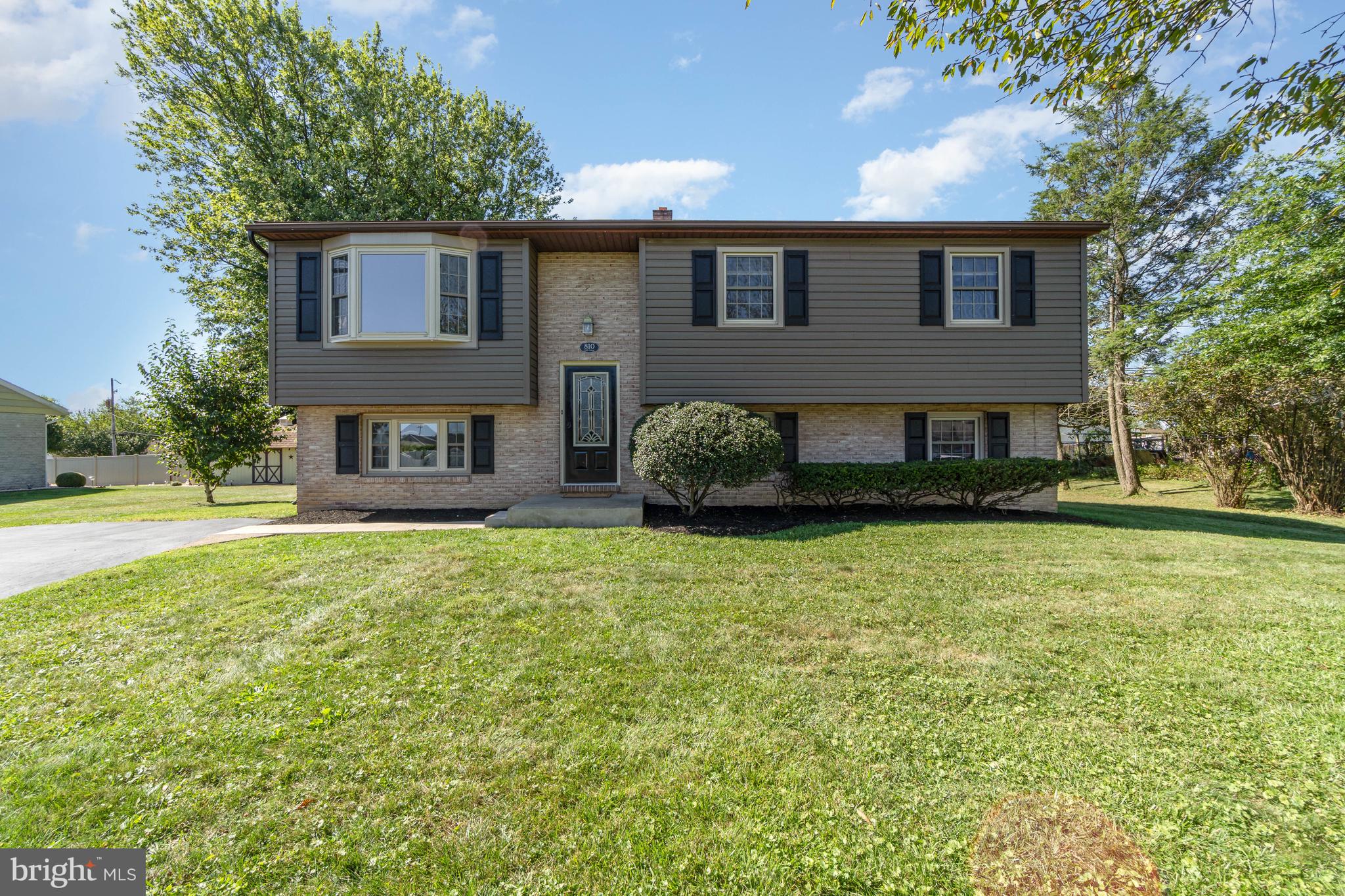 810 OAK LANE