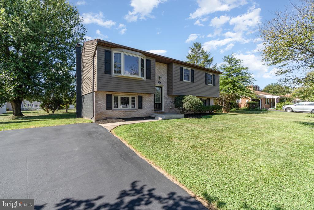 810 OAK LANE