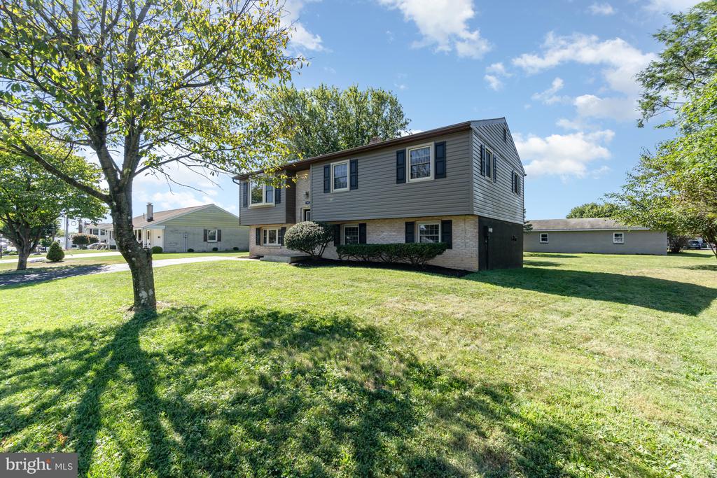810 OAK LANE