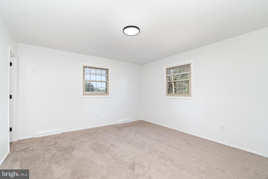 810 OAK LANE