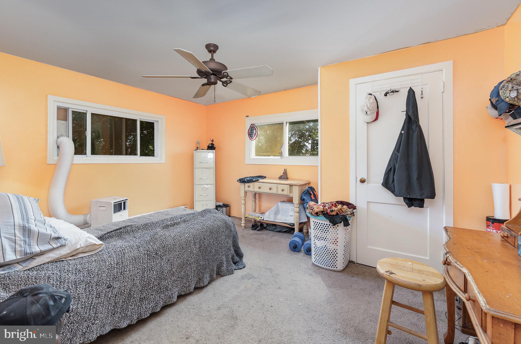 102 N 11TH AVENUE