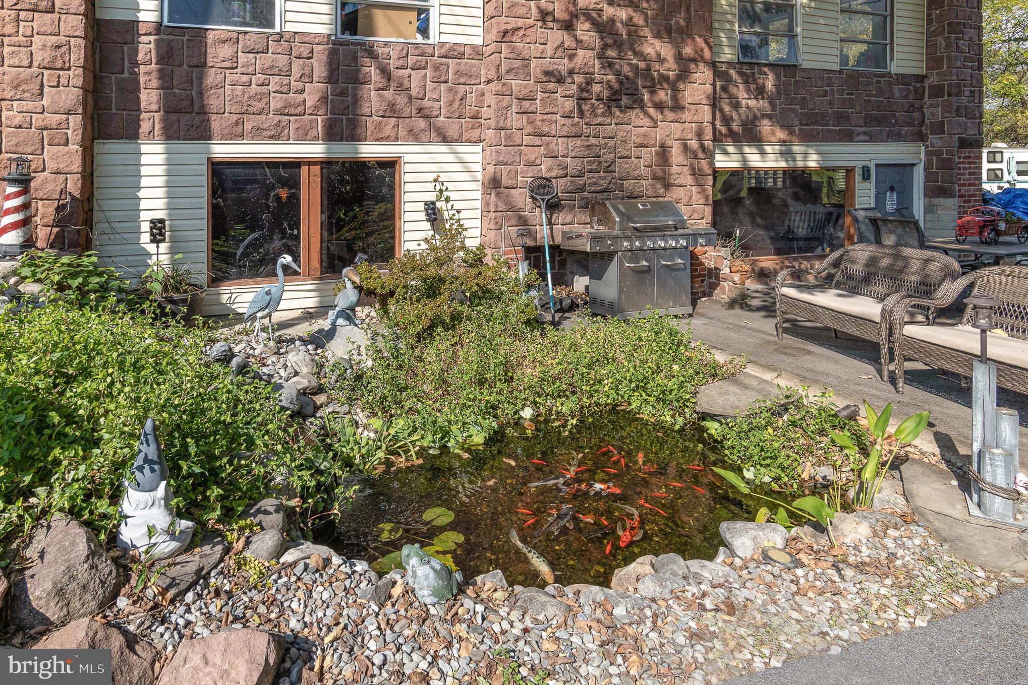 102 N 11TH AVENUE