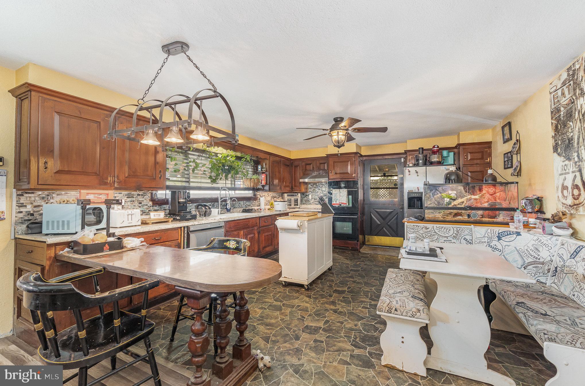 102 N 11TH AVENUE